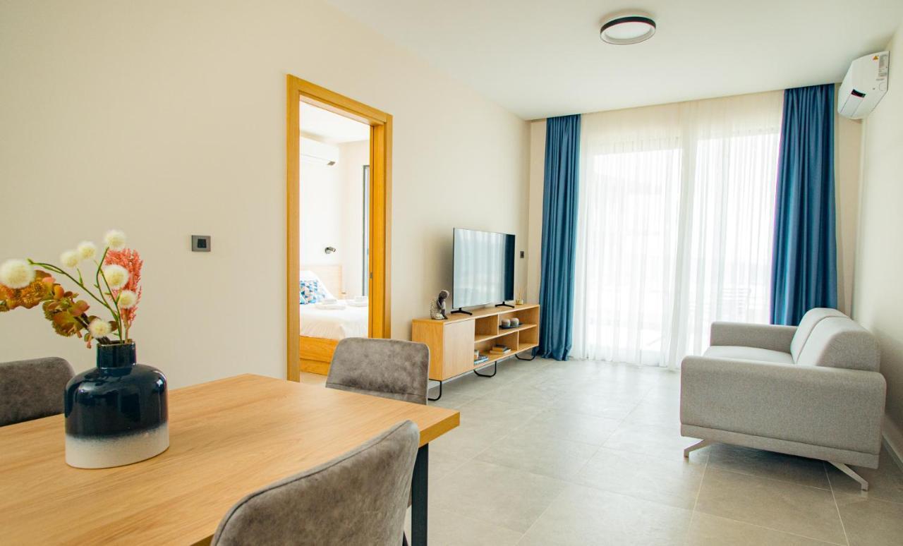 Royal Blue & Residences * Kavac