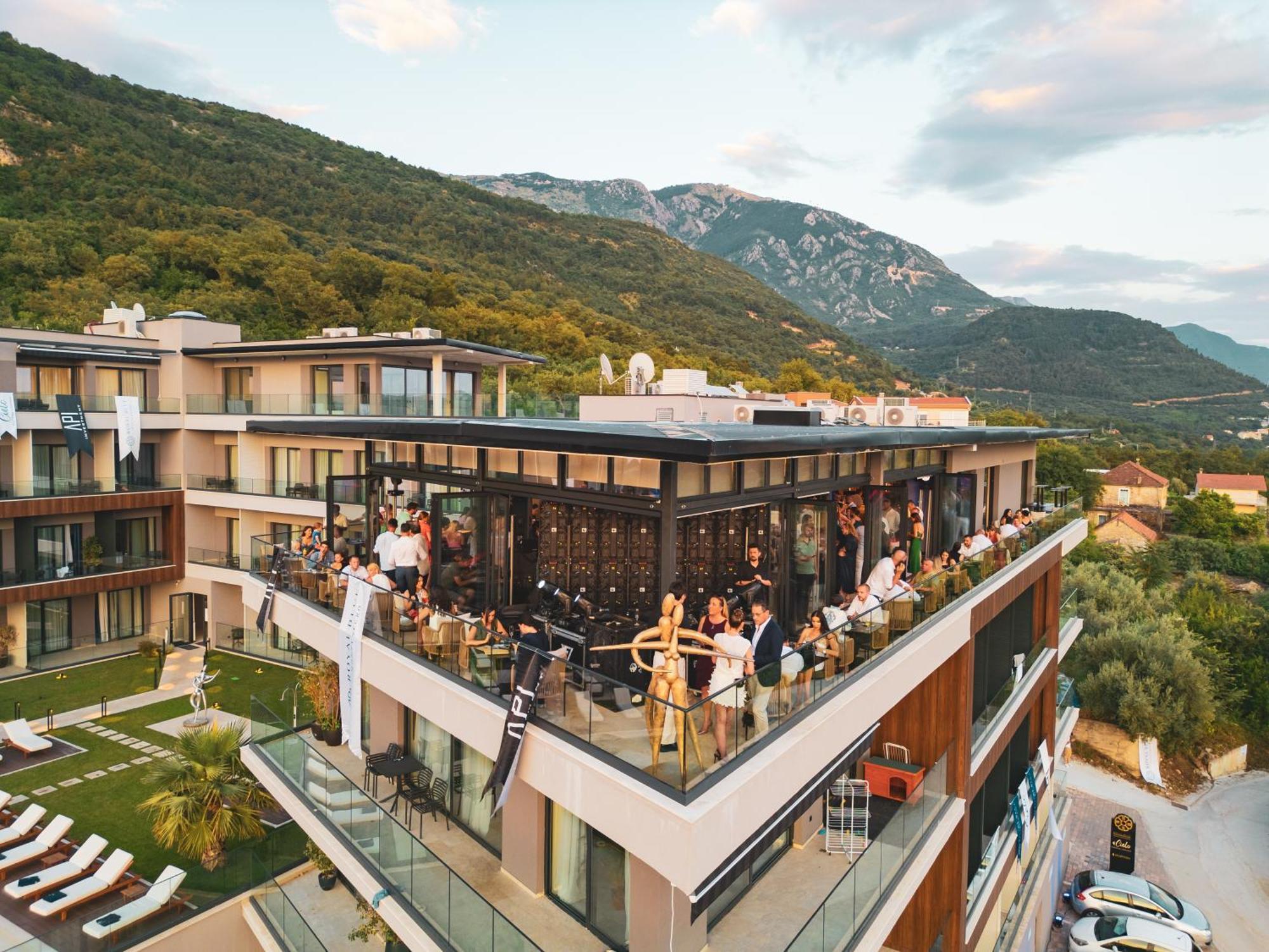 Hotel Royal Blue & Residences