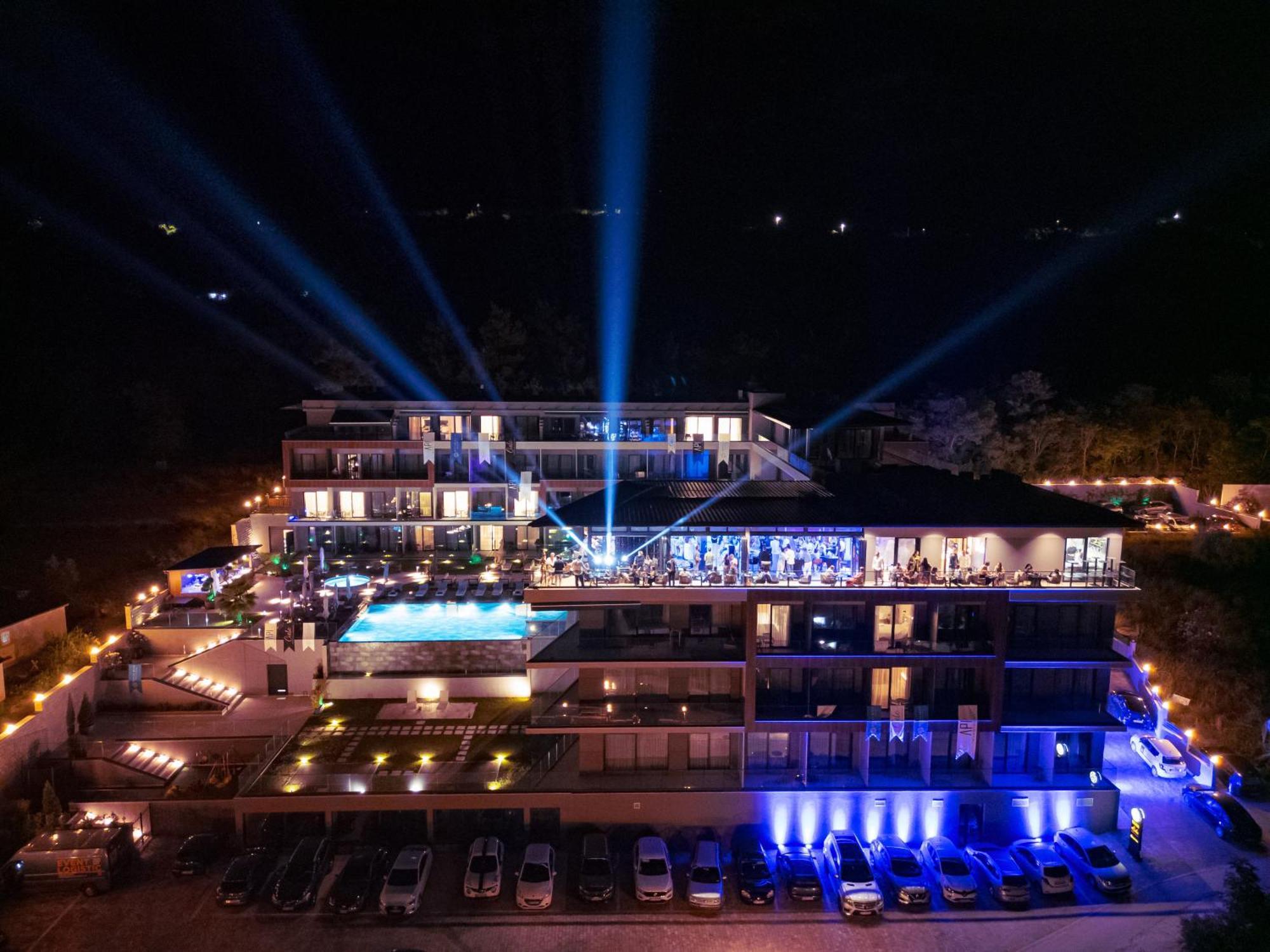 Hotel Royal Blue & Residences *
