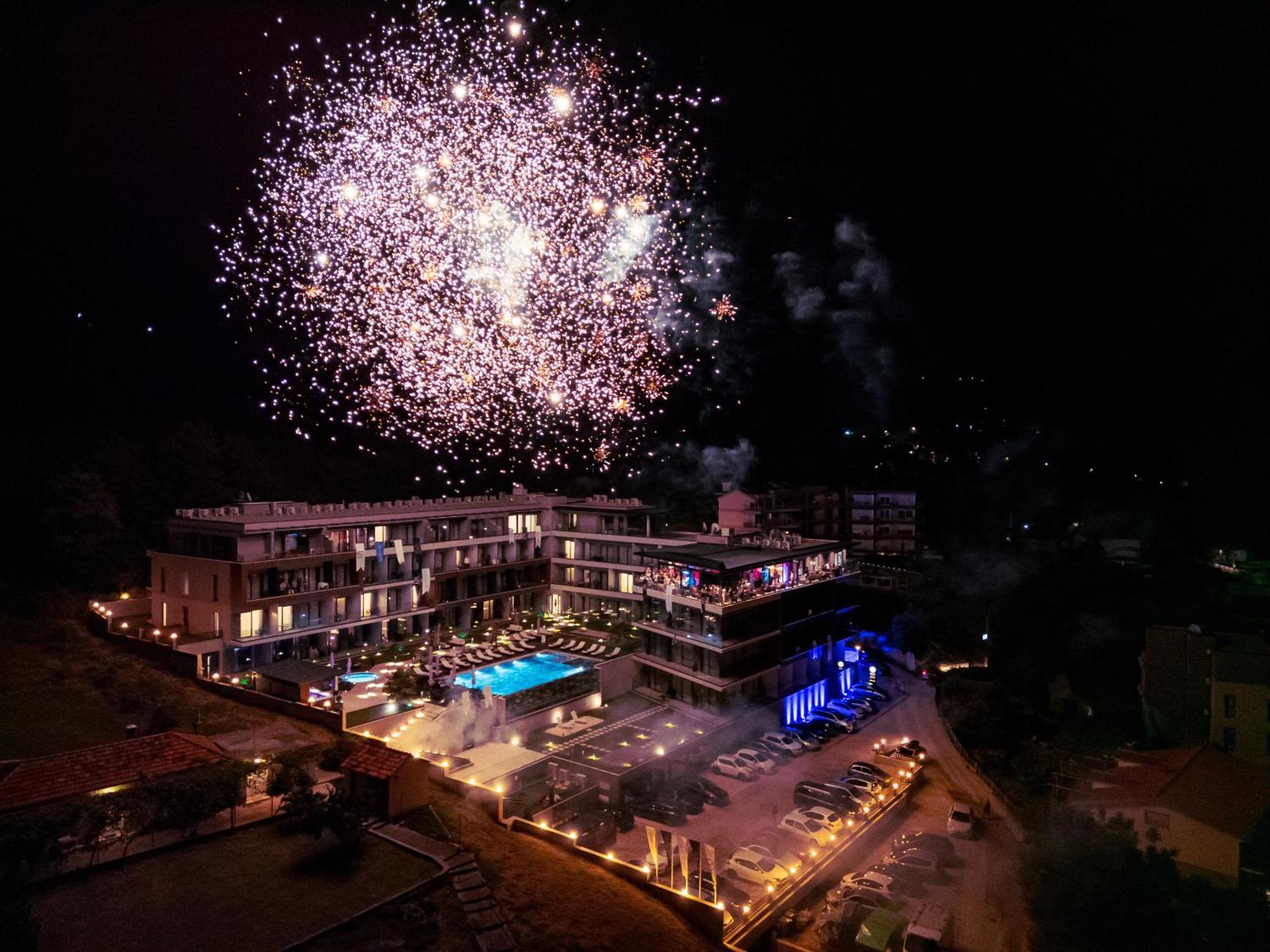 Royal Blue & Residences Kavac