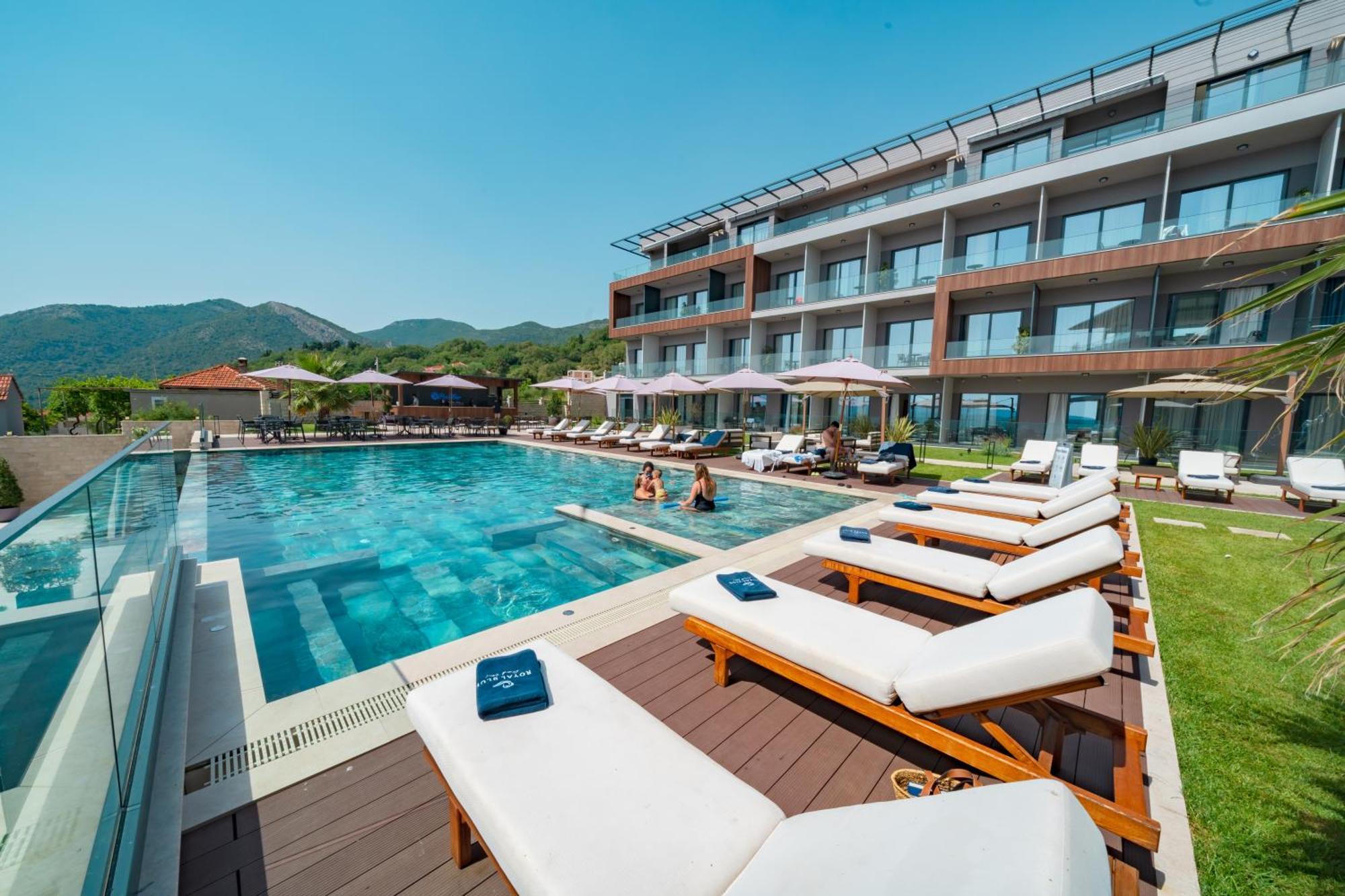 Royal Blue & Residences * Kavac