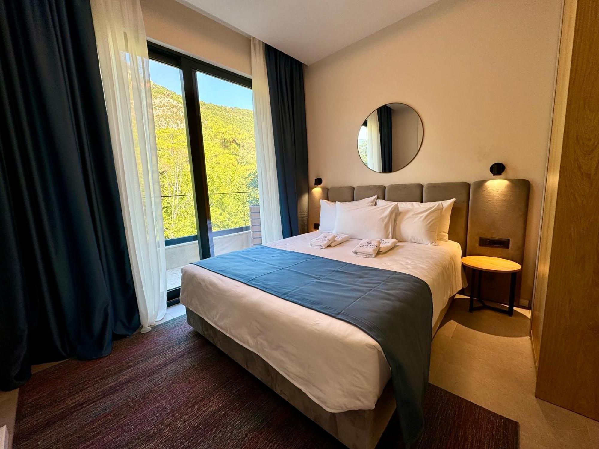 Royal Blue & Residences Hotel *