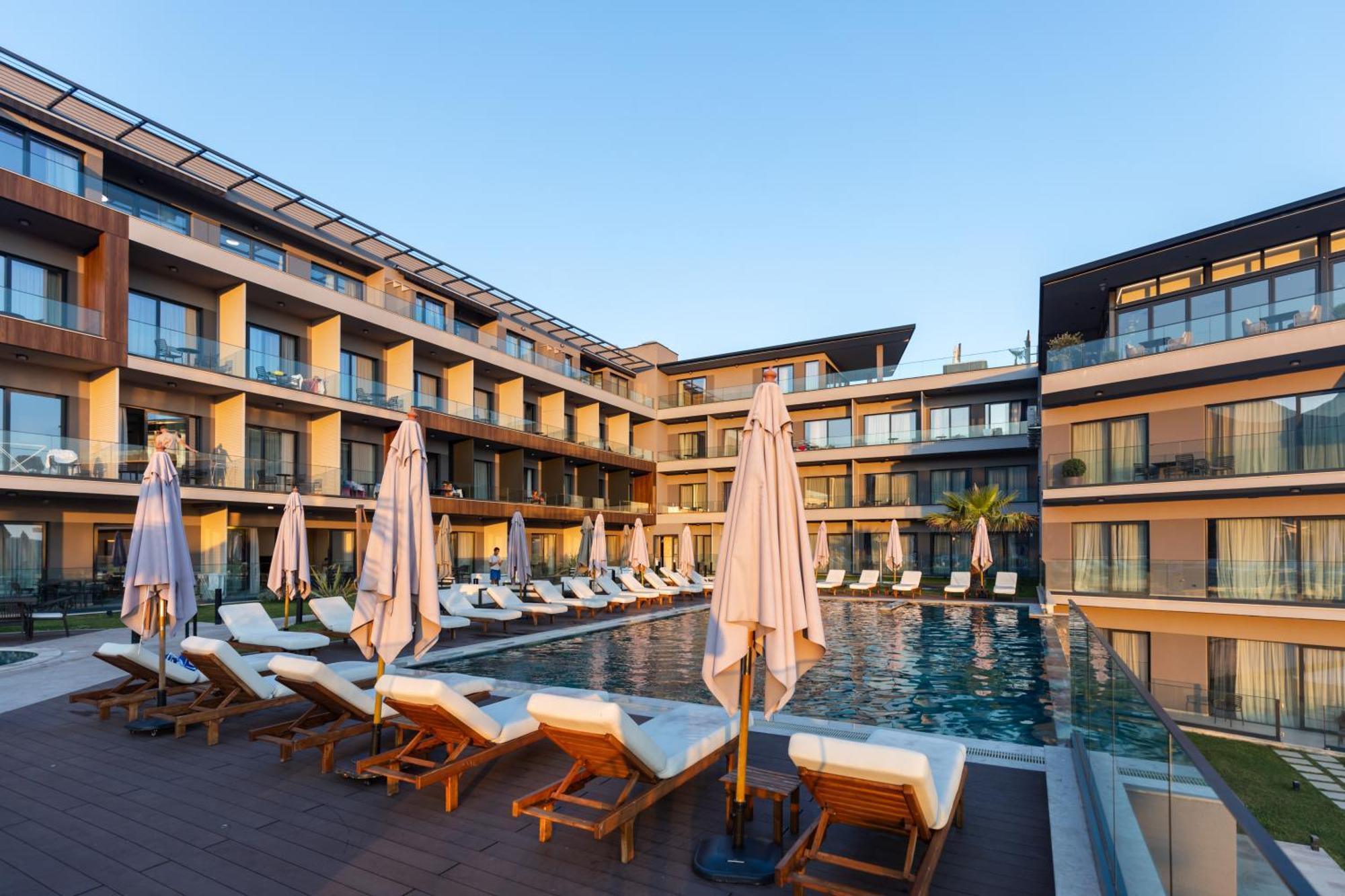 Royal Blue & Residences Hotel