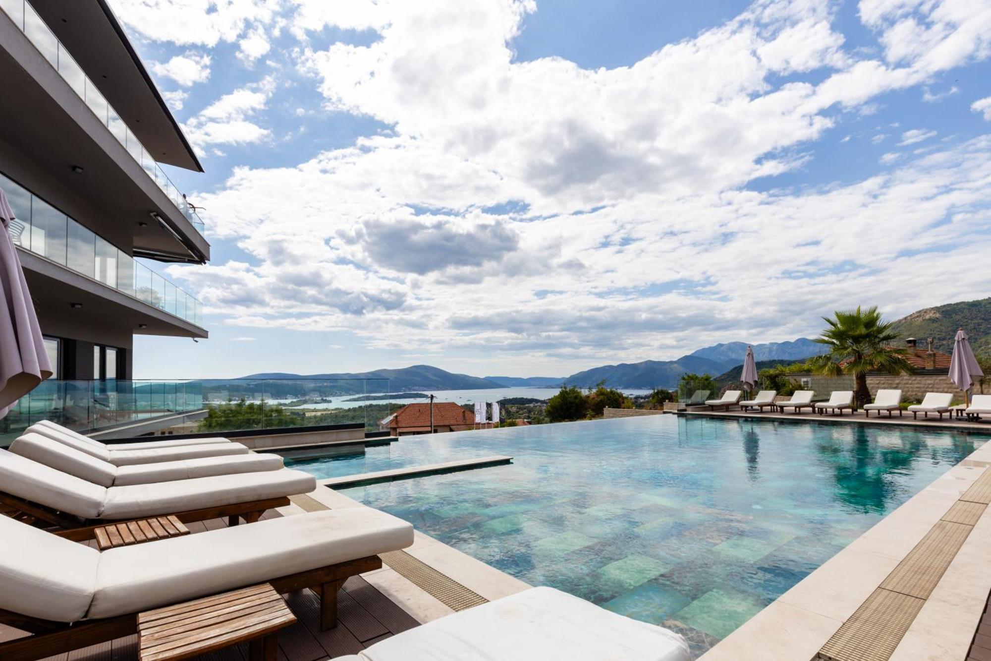 Royal Blue & Residences Hotel Kavač