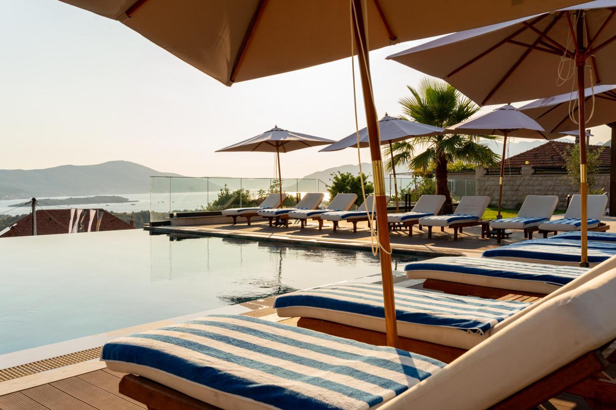 Hotel Royal Blue & Residences Kavač