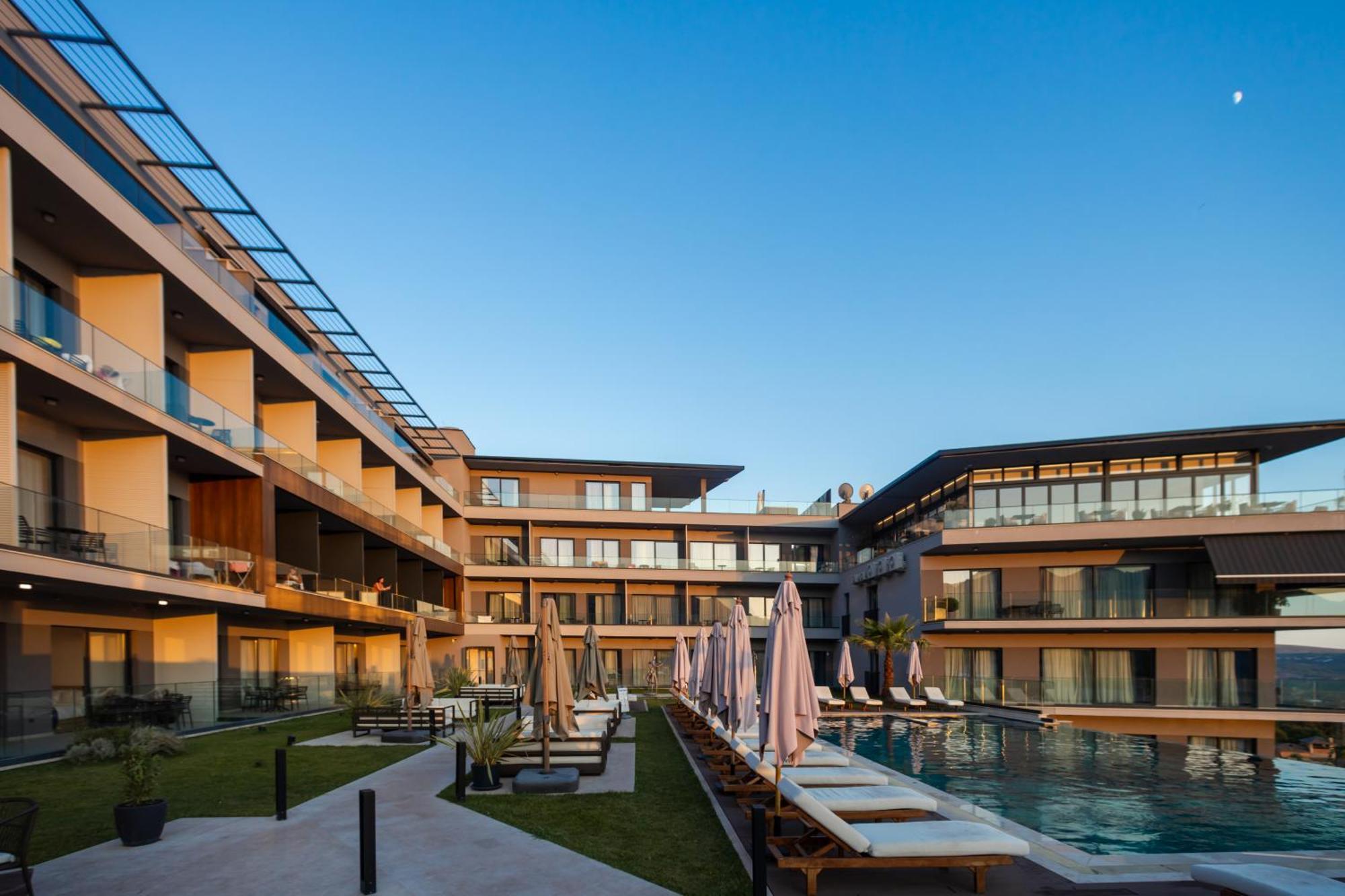 Royal Blue & Residences * Kavač