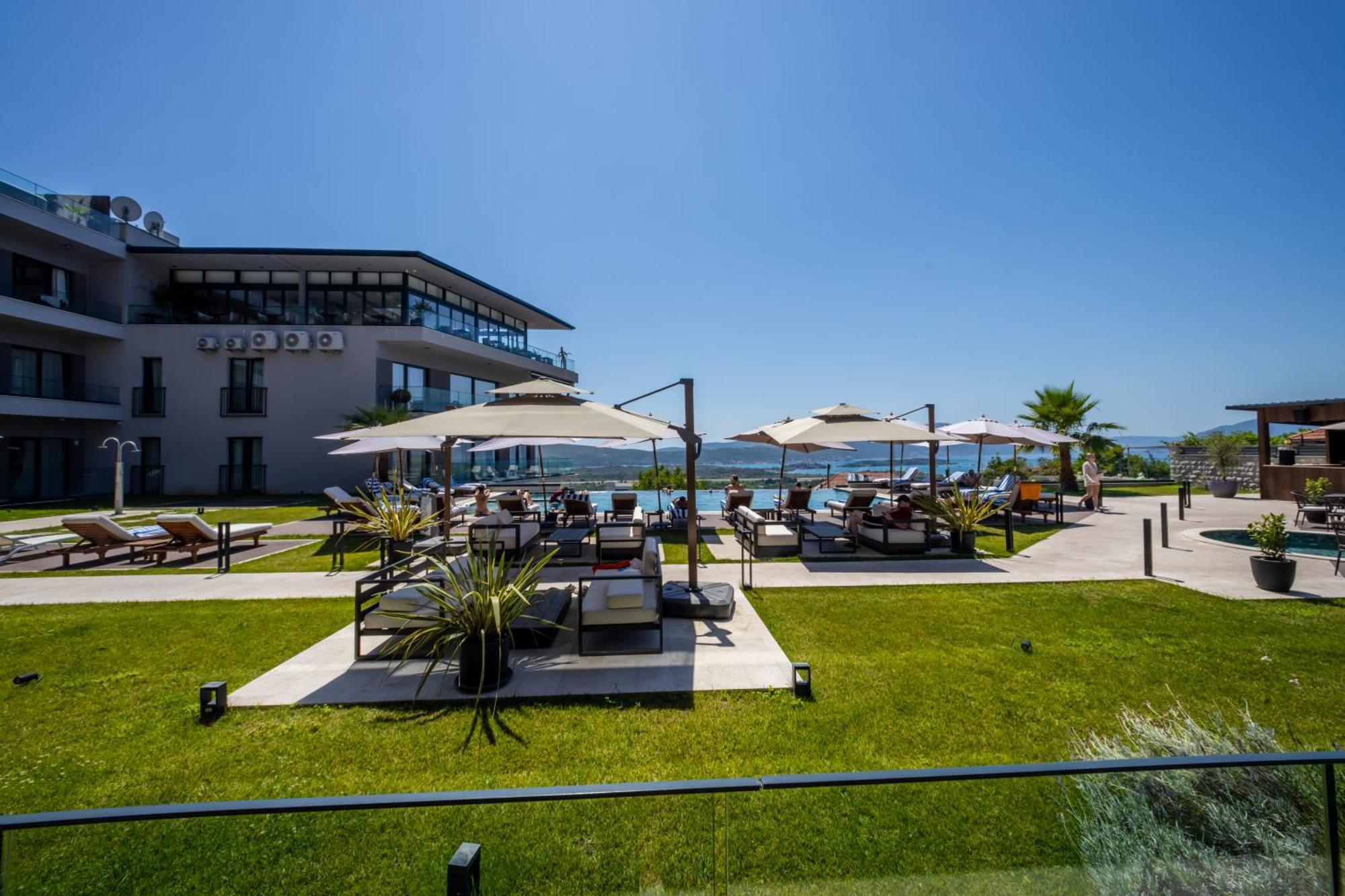Royal Blue & Residences Hotel Kavač
