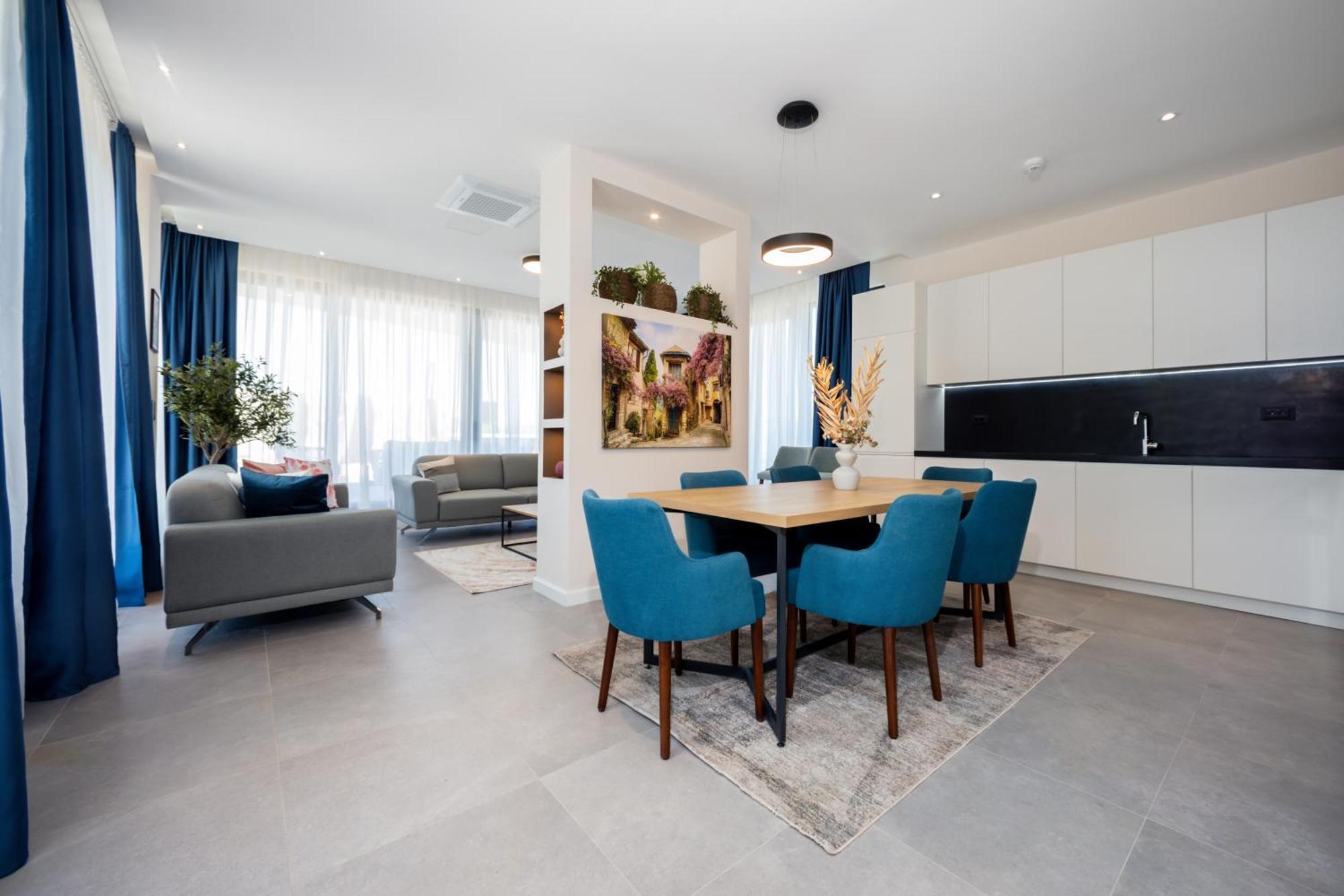 Royal Blue & Residences Hotel *