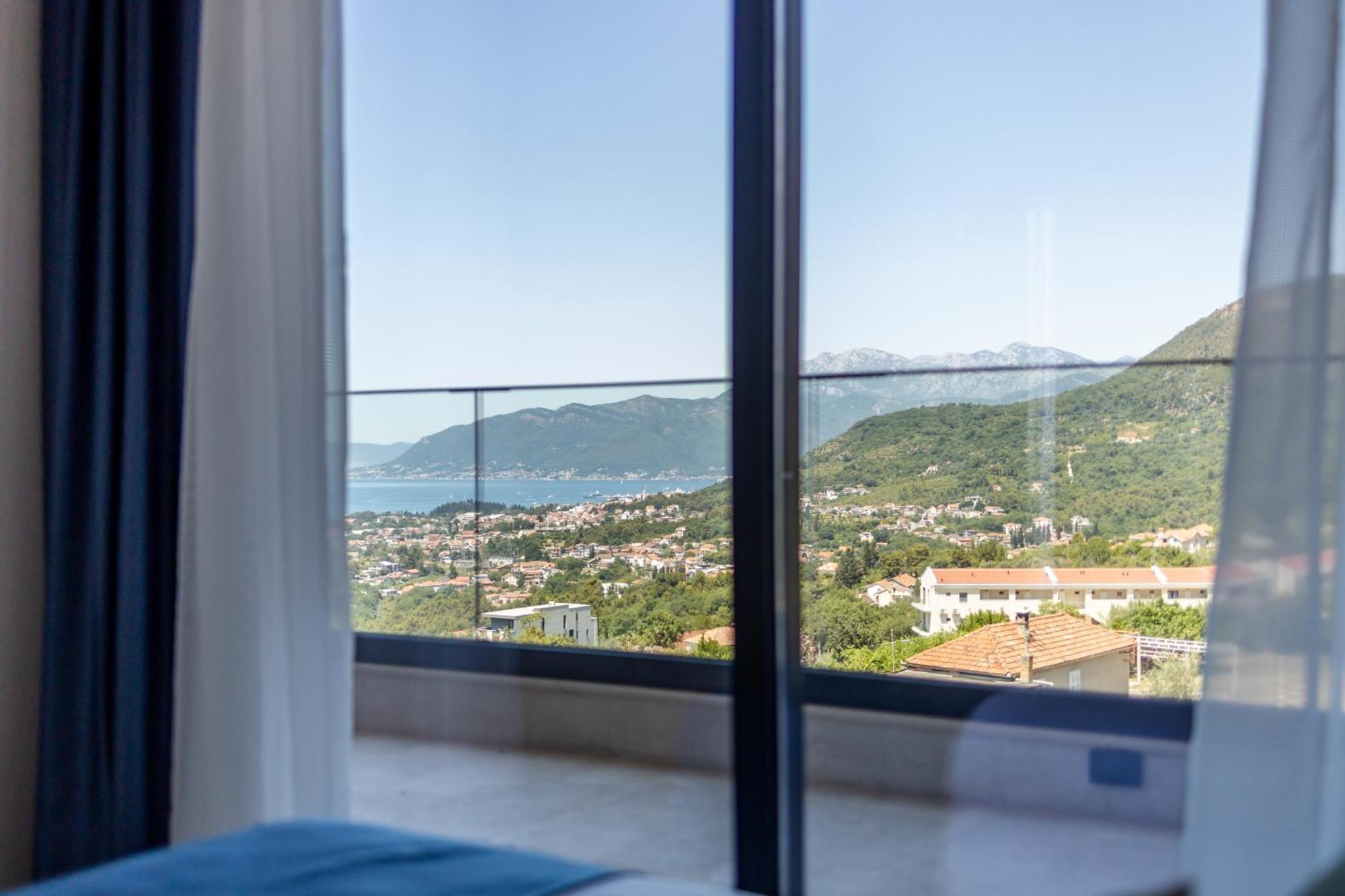 Hotel Royal Blue & Residences *