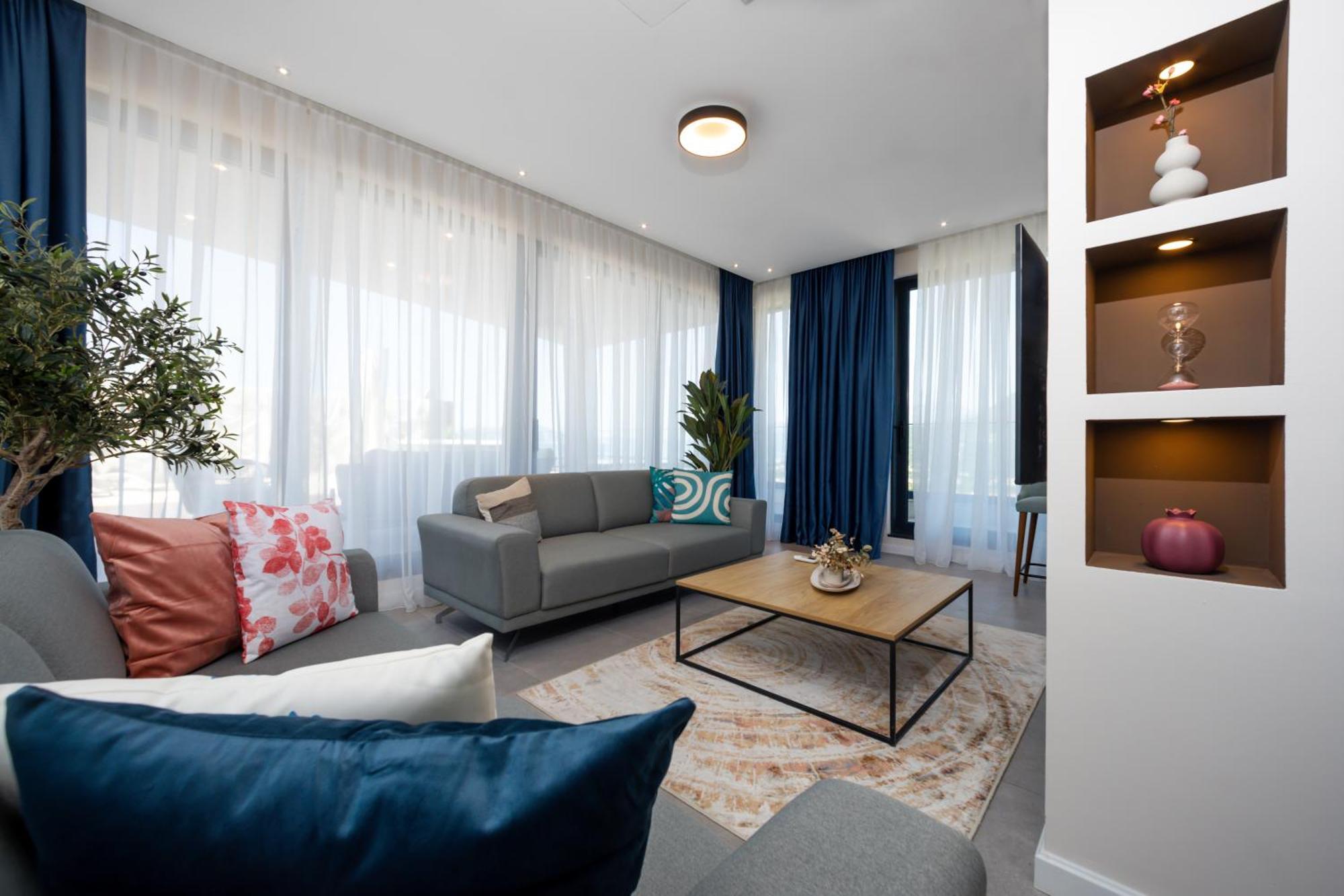 Royal Blue & Residences *
