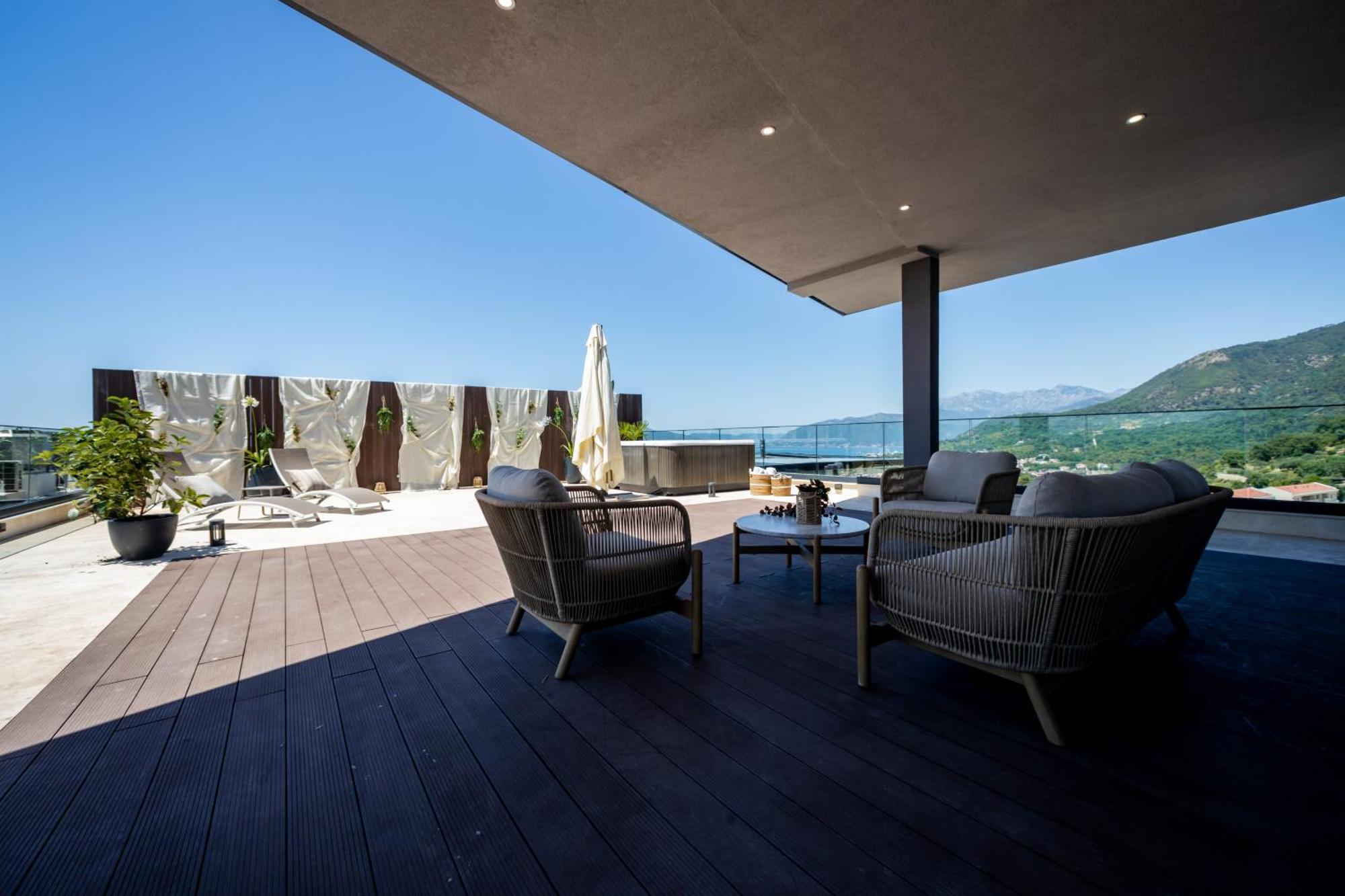 Hotel Royal Blue & Residences Kavač