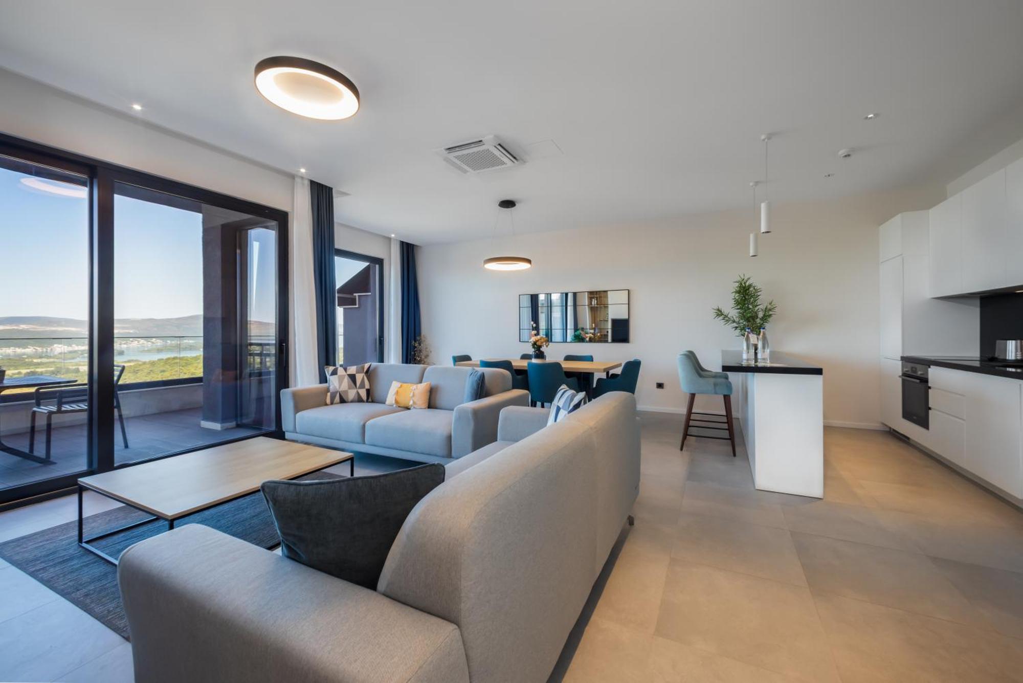 Royal Blue & Residences Hotel *