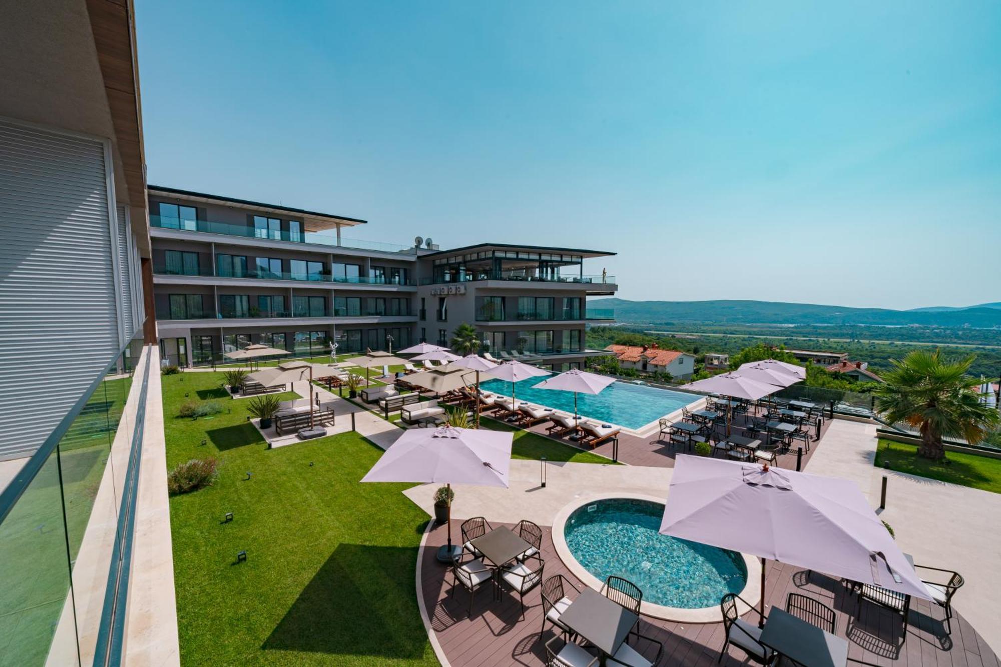 Hotel Royal Blue & Residences *