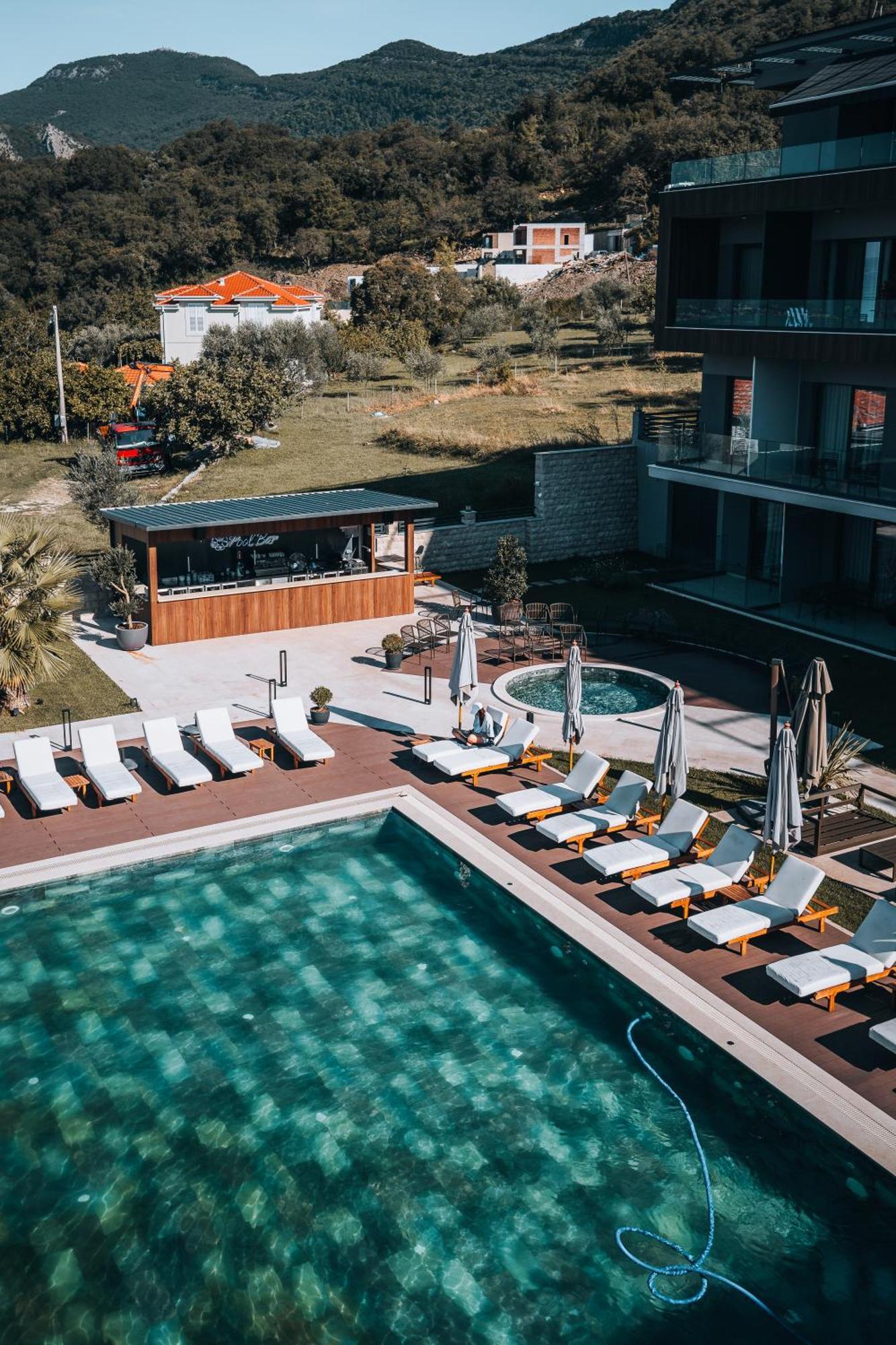 Royal Blue & Residences Kavac
