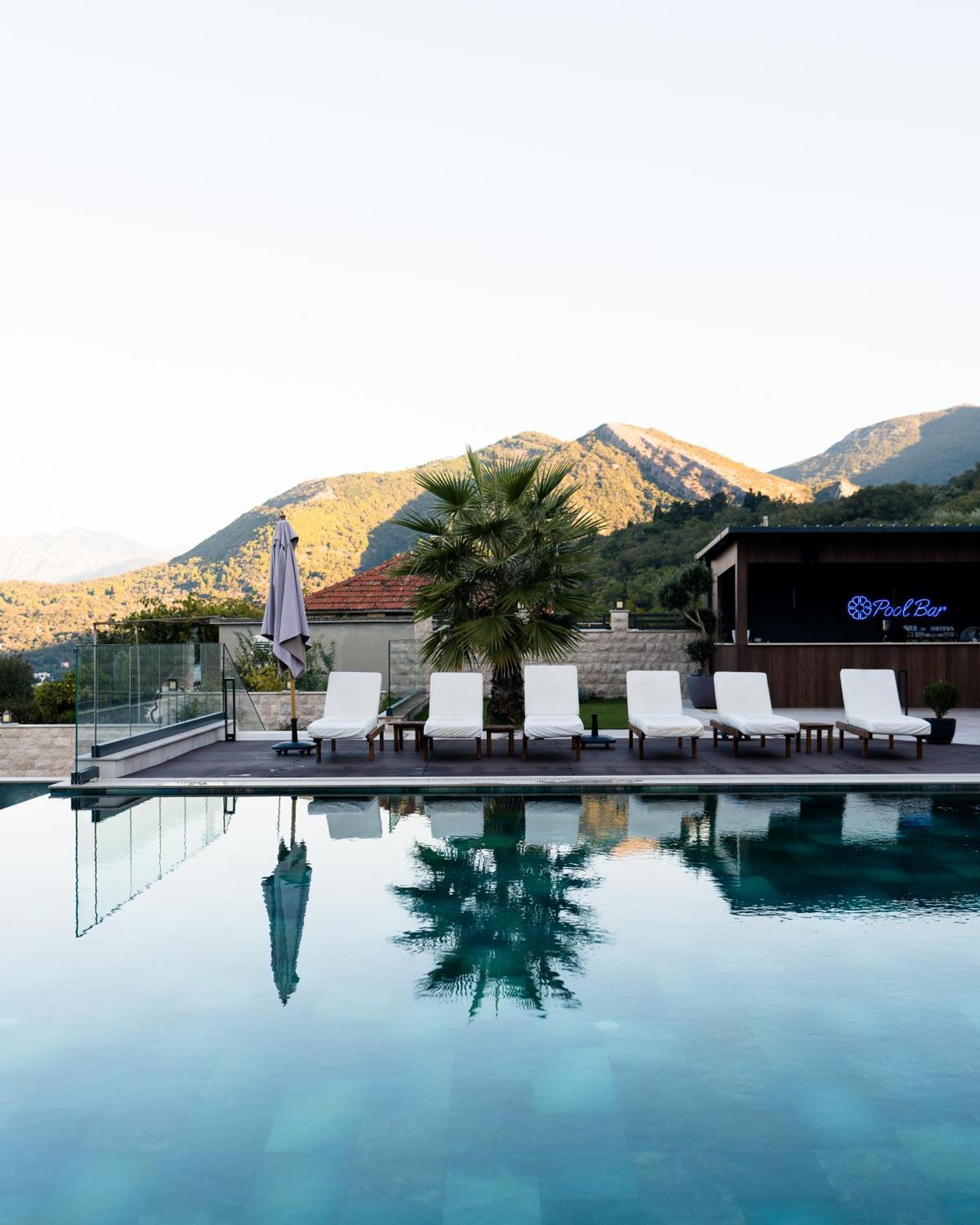 Hotel Royal Blue & Residences Kavac