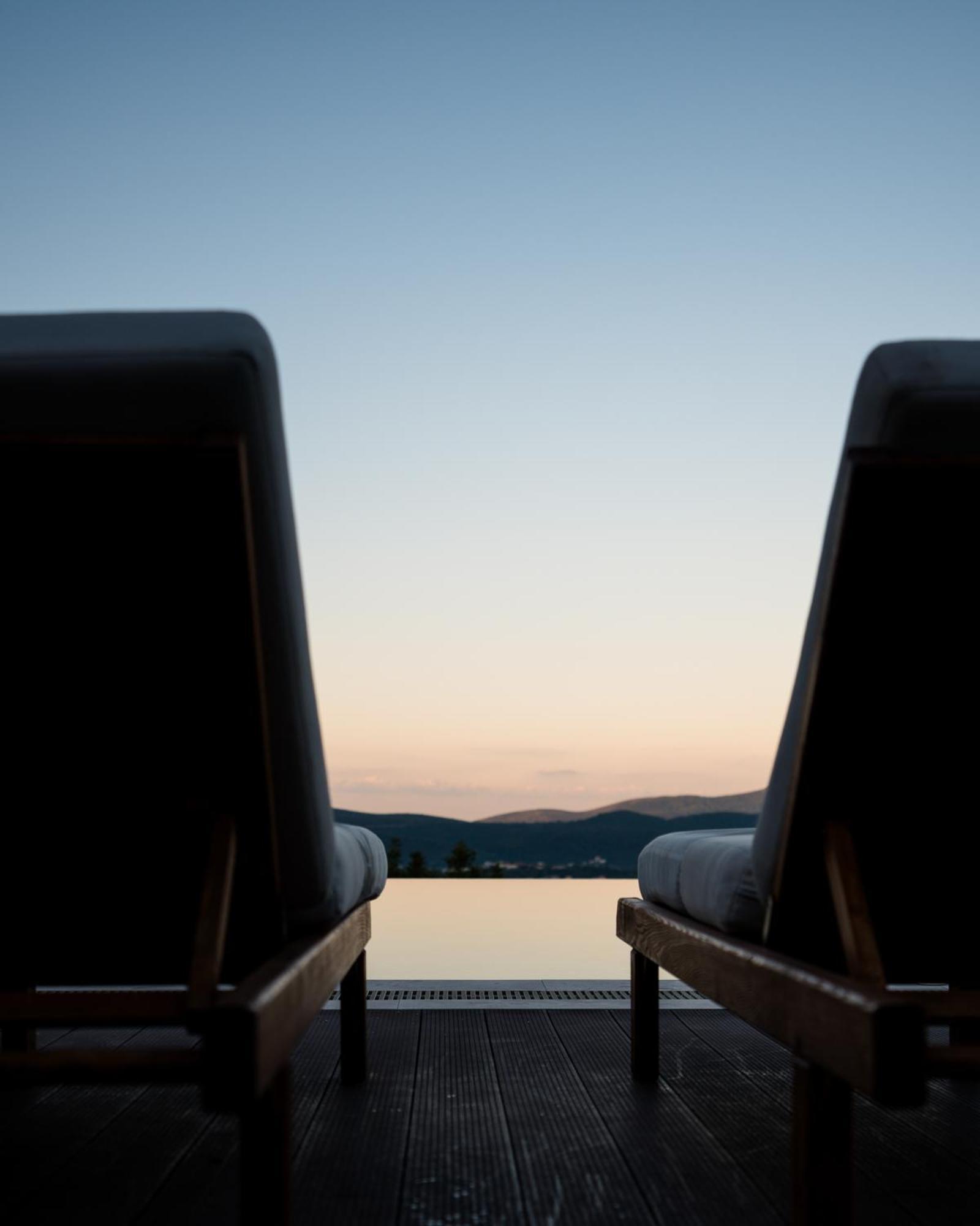 Hotel Royal Blue & Residences Kavac